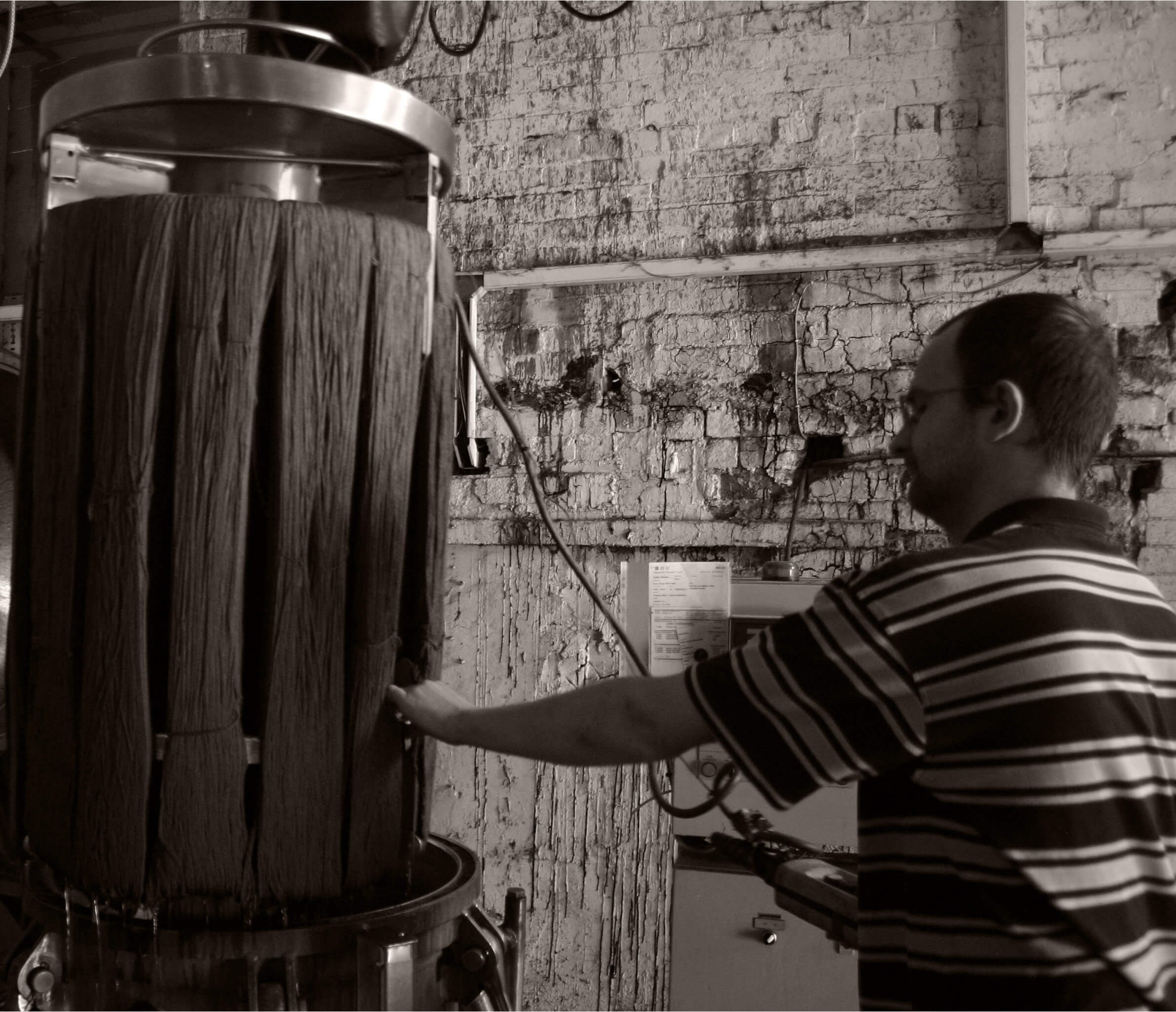 Dyeing yarn