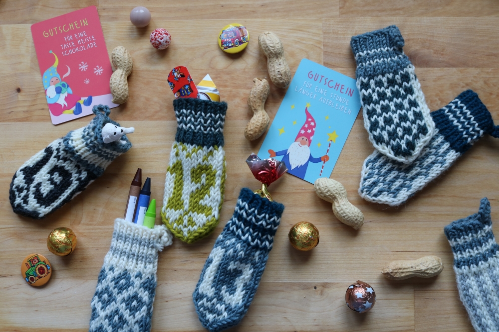 Knitted mini mittens for the Advent calendar filled with sweets, crayons and nuts